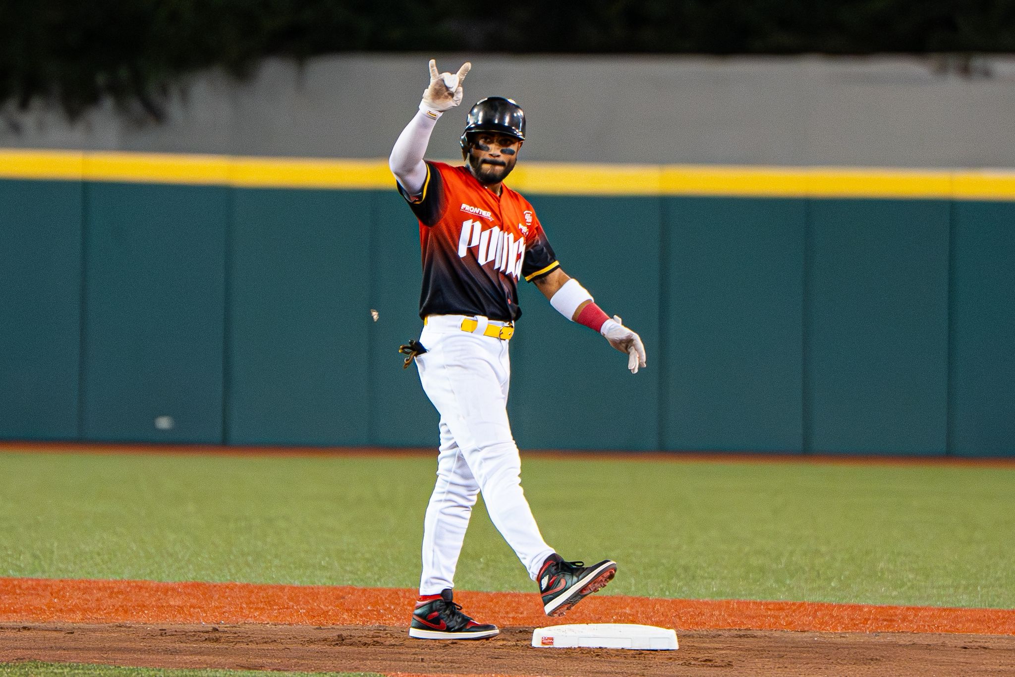 Ponce se coloca a un juego del primer puesto